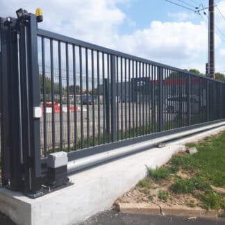 Portail Autoportant Industriel motorisé au sol FAAC ou ROGER